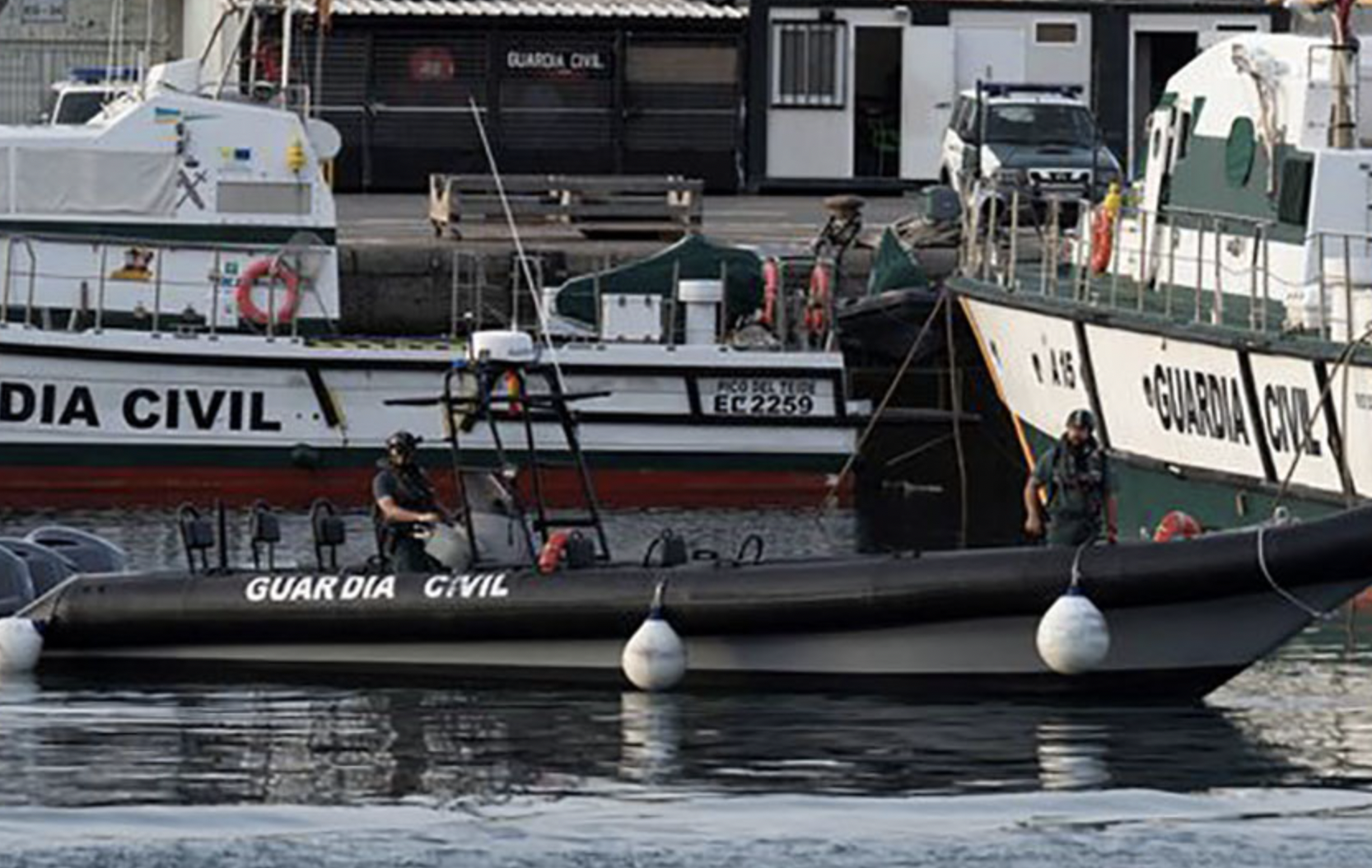 Tomás Gimeno envolvió a sus hijas en toallas y las introdujo en bolsas de basura. En la imagen, el buque oceanográfico 'Ángeles Alvariño' ha sufrido una avería tras trece días ininterrumpidos de búsqueda en aguas canarias. CANAL SUR