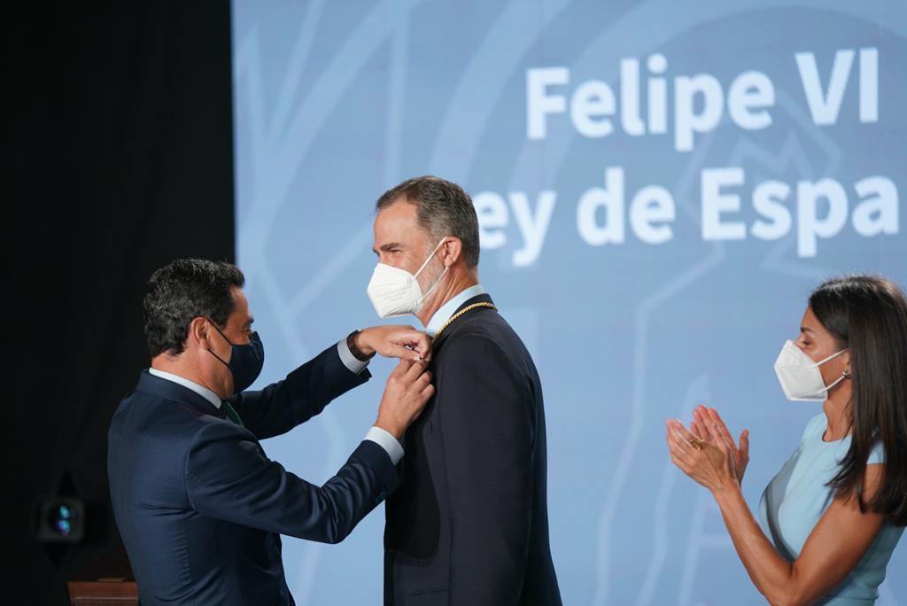 Moreno Bonilla da la Medalla de Honor de Andalucía a Felipe VI.