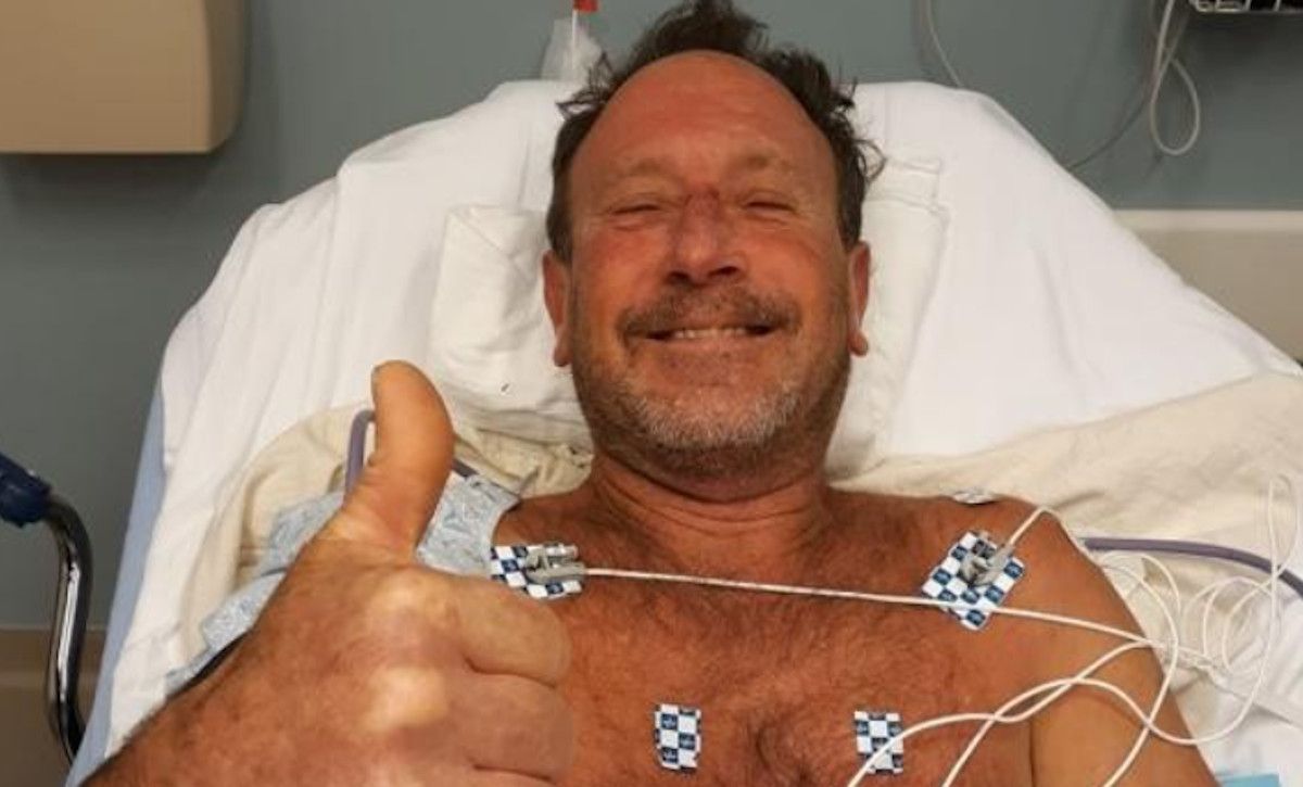 El buzo Michael Packard, recuperado en el hospital.  BBC