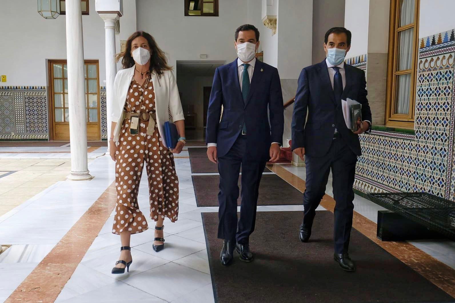 El PP andaluz ya ataca a Espadas: "Es una sucursal de Sánchez". En la imagen reciente, López junto a Moreno y Nieto. PP El PP andaluz ya ataca a Espadas: "Es una sucursal de Sánchez". En la imagen reciente, López junto a Moreno y Nieto. PP