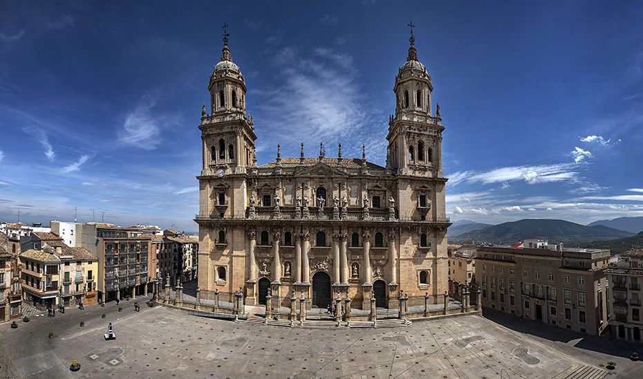 Catedral de Jaén donde un joven sufre un accidente.