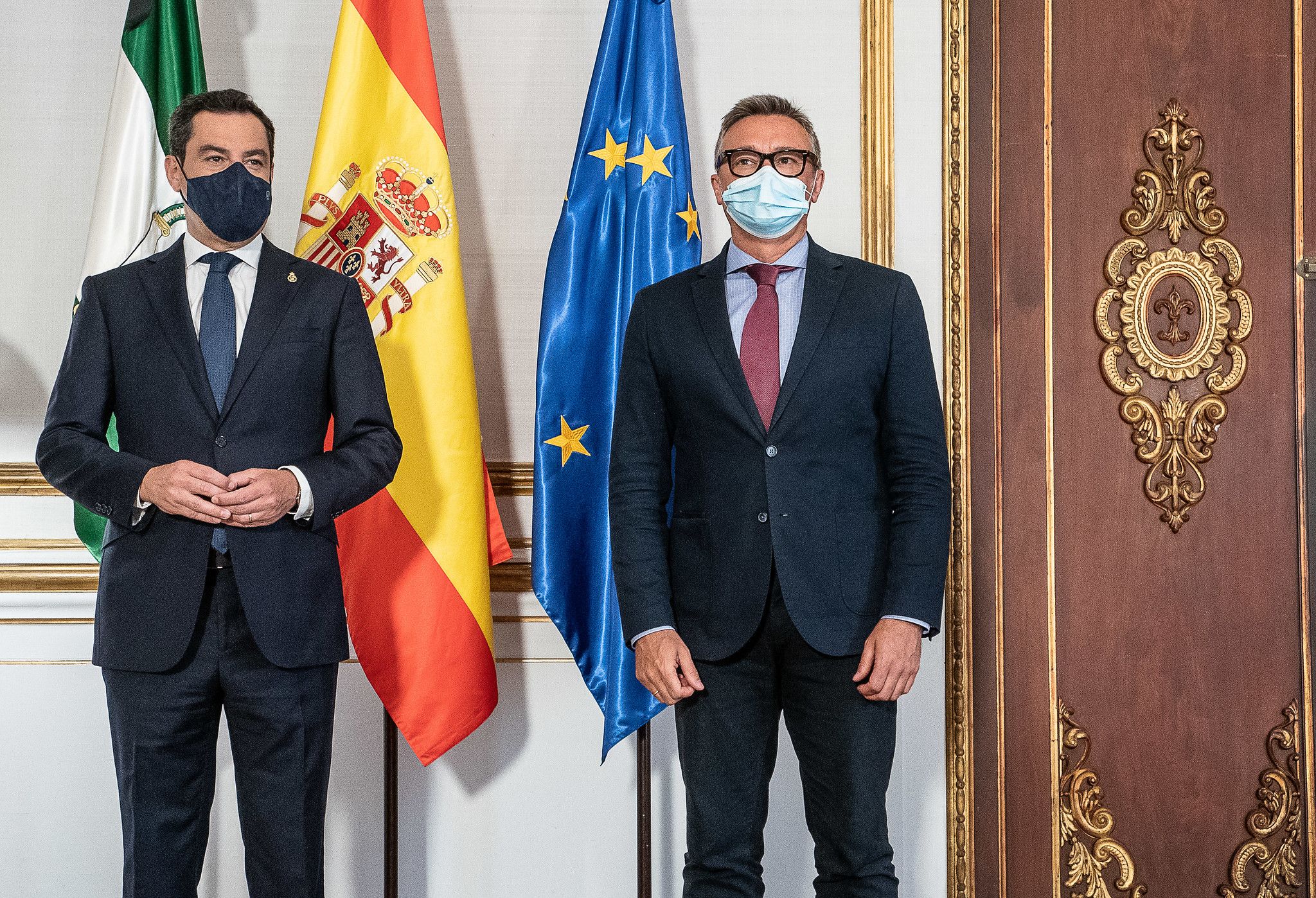 El presidente de la Junta de Andalucía, Juan Manuel Moreno, y el portavoz de Vox, Manuel Gavira, en una imagen de archivo.