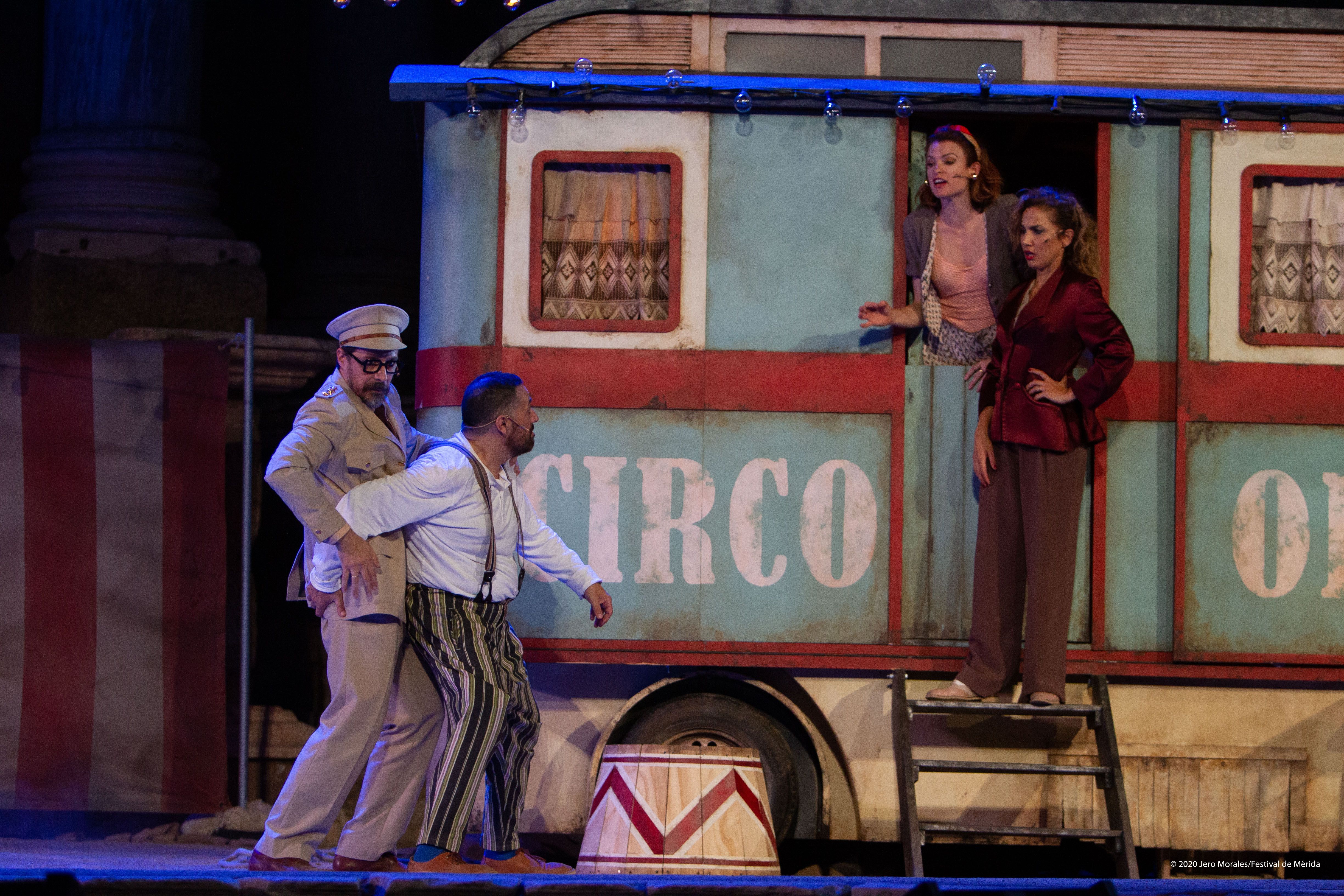 Una escena de 'Anfitrión', el clásico de Moliere que se revisa este viernes en Villamarta. 