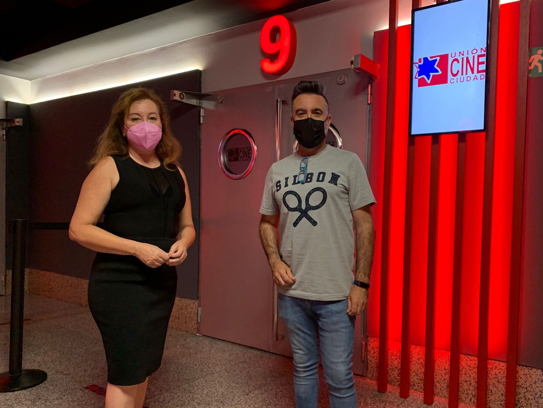 La delegada Isabel Gallardo visita las salas de Unión Cine Ciudad de Jerez.