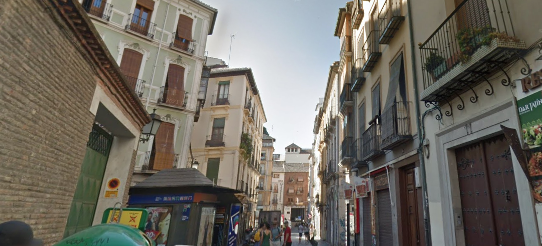La calle Elvira de Granada, donde se encuenta la discoteca, en una imagen de Google Maps.