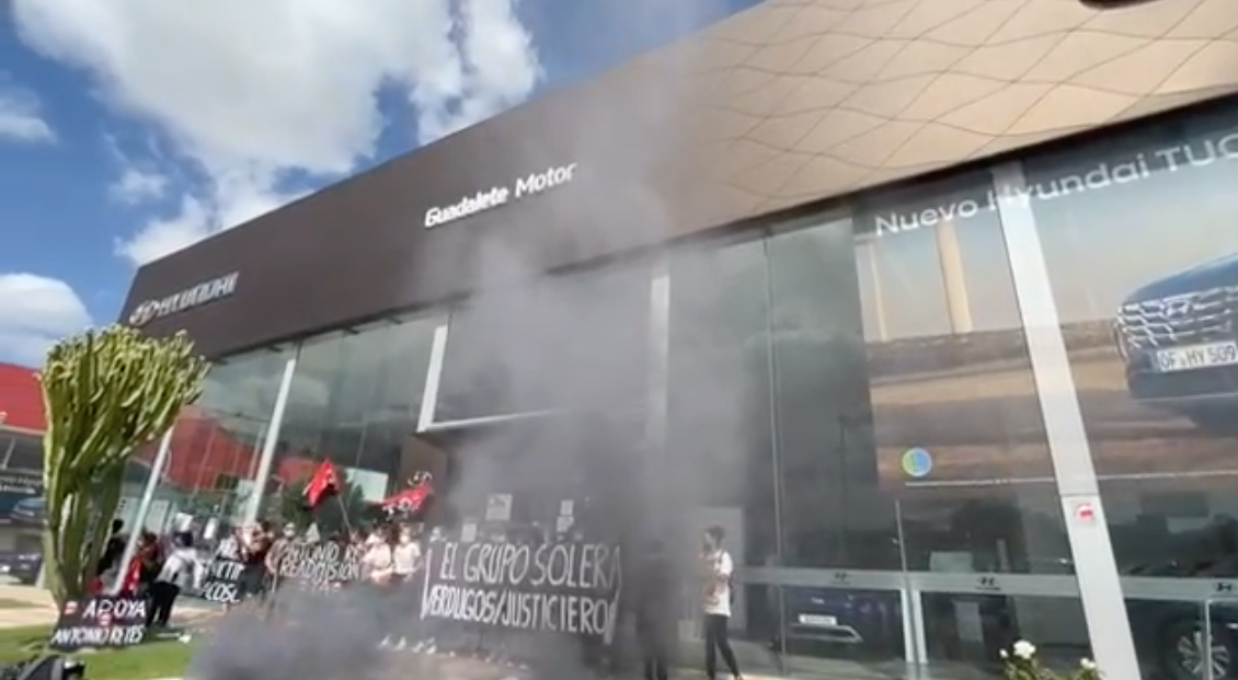 Protesta en el concesionario Hyundai de Jerez, de Solera Motor.