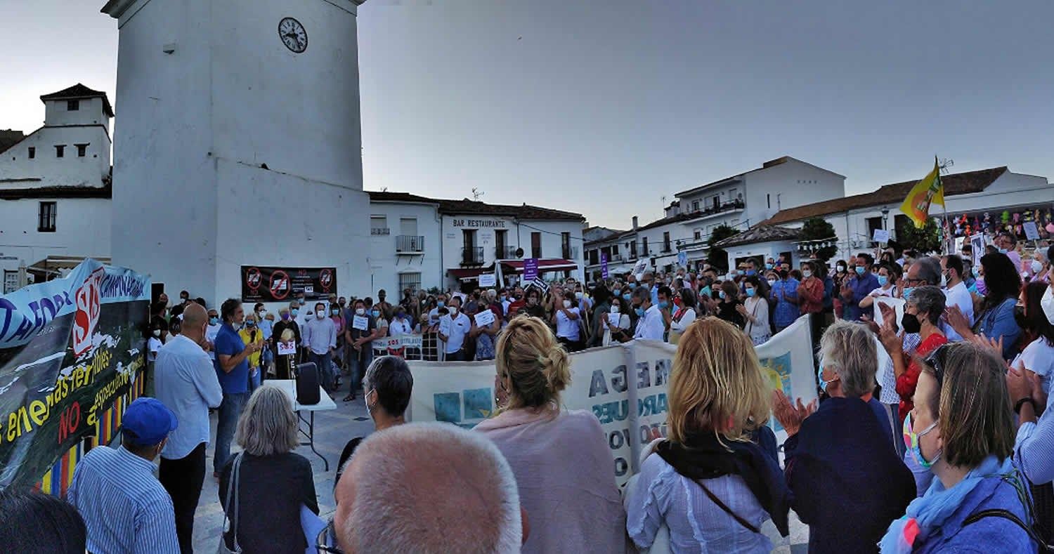 Concentración contra los megaproyectos fotovoltaicos en Jimena.