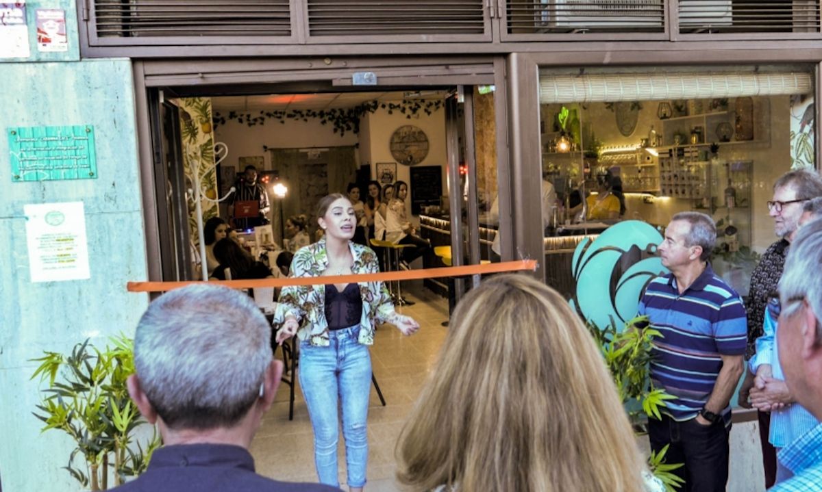 La emprendedora Mercedes Martos en la inauguración de Cabanna Café en Jaén hace cuatro años. CEDIDA