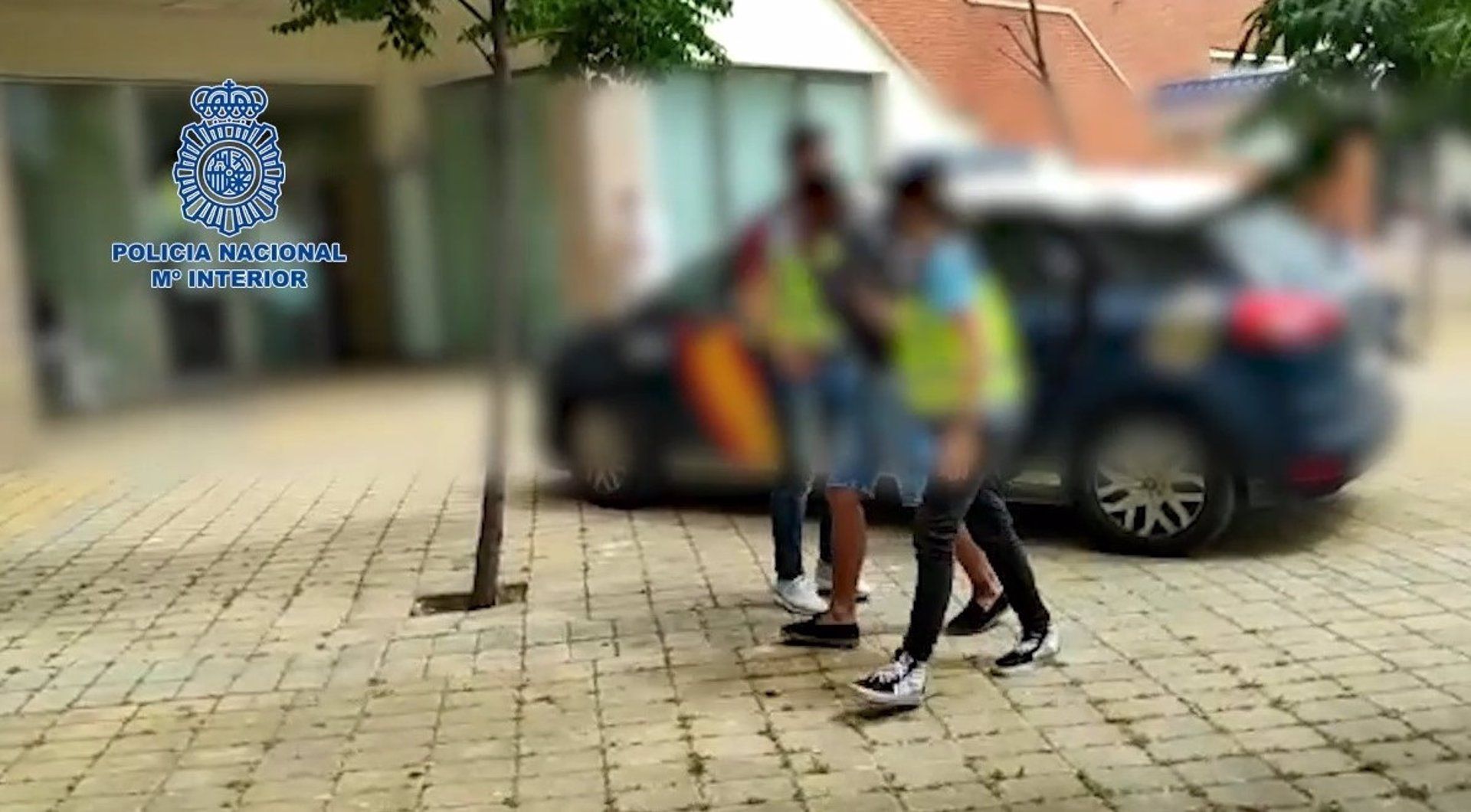 Un momento de la detención del sujeto en Estepona.