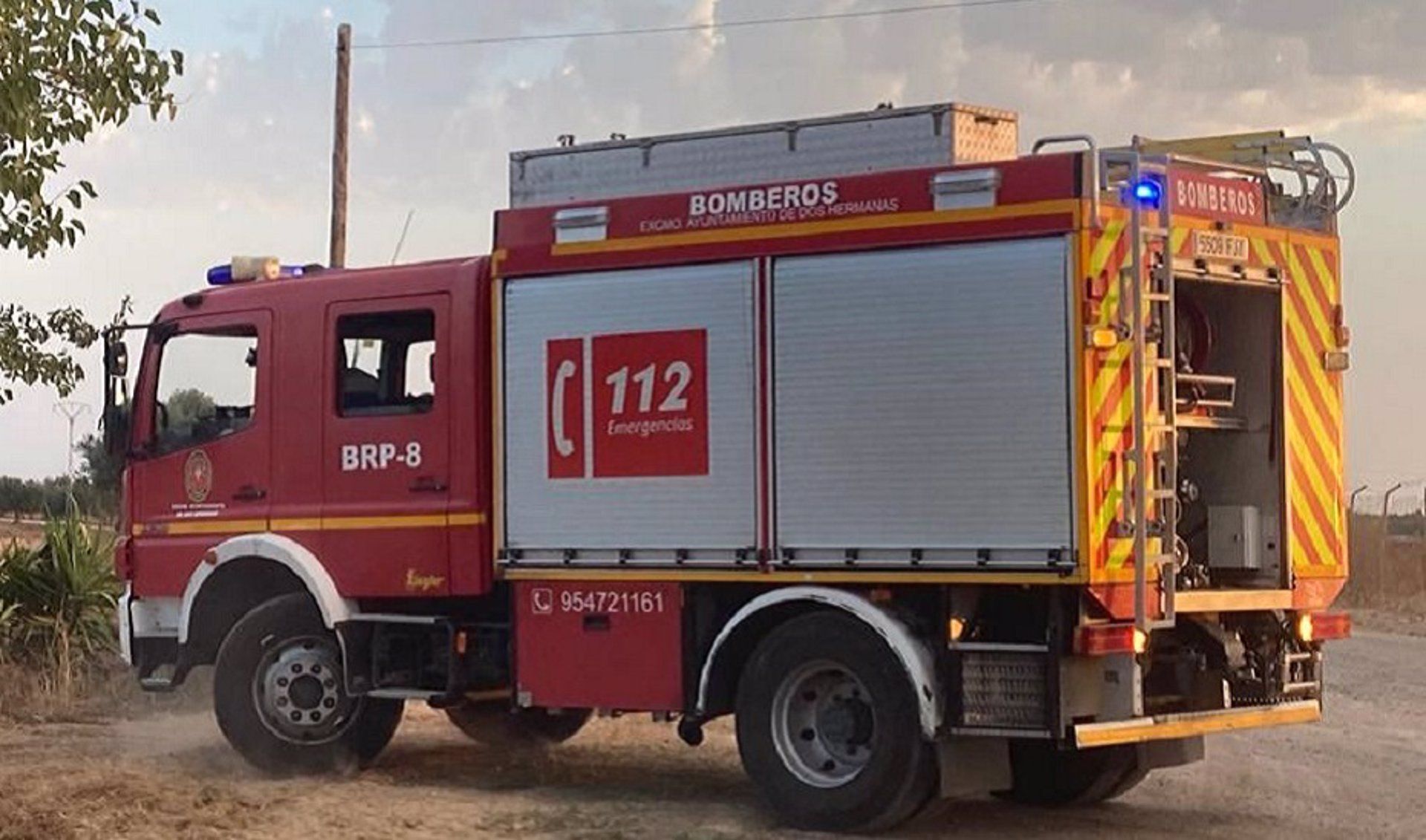 Hospitalizado un vecino de Dos Hermanas tras sufrir un incendio en su casa. Hospitalizado un vecino de Dos Hermanas tras sufrir un incendio en su casa.