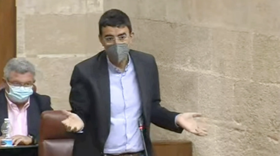 El parlamentario socialista Mario Jiménez, durante la conversación con Bendodo.