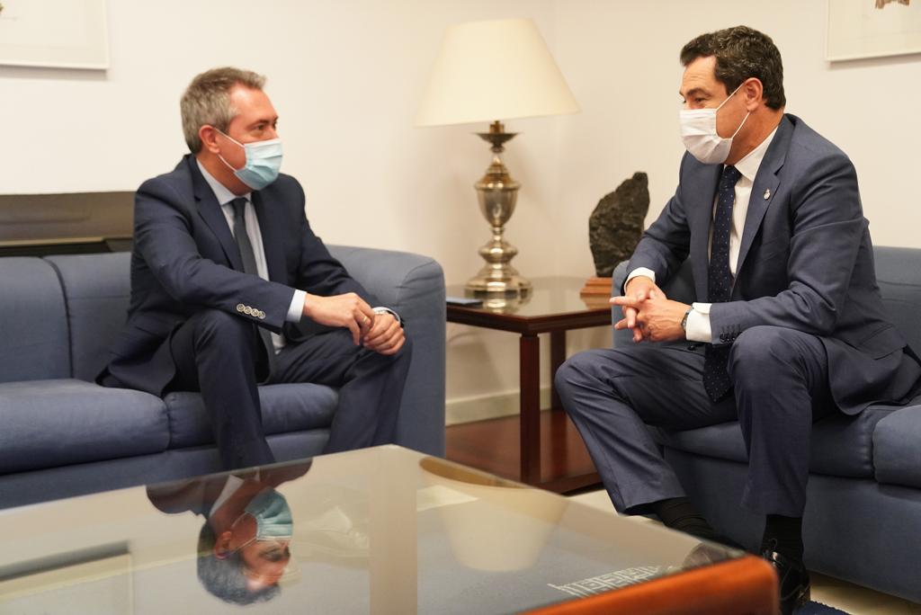 Juan Espadas (PSOE) y Juan Manuel Moreno (PP), en una imagen de archivo.