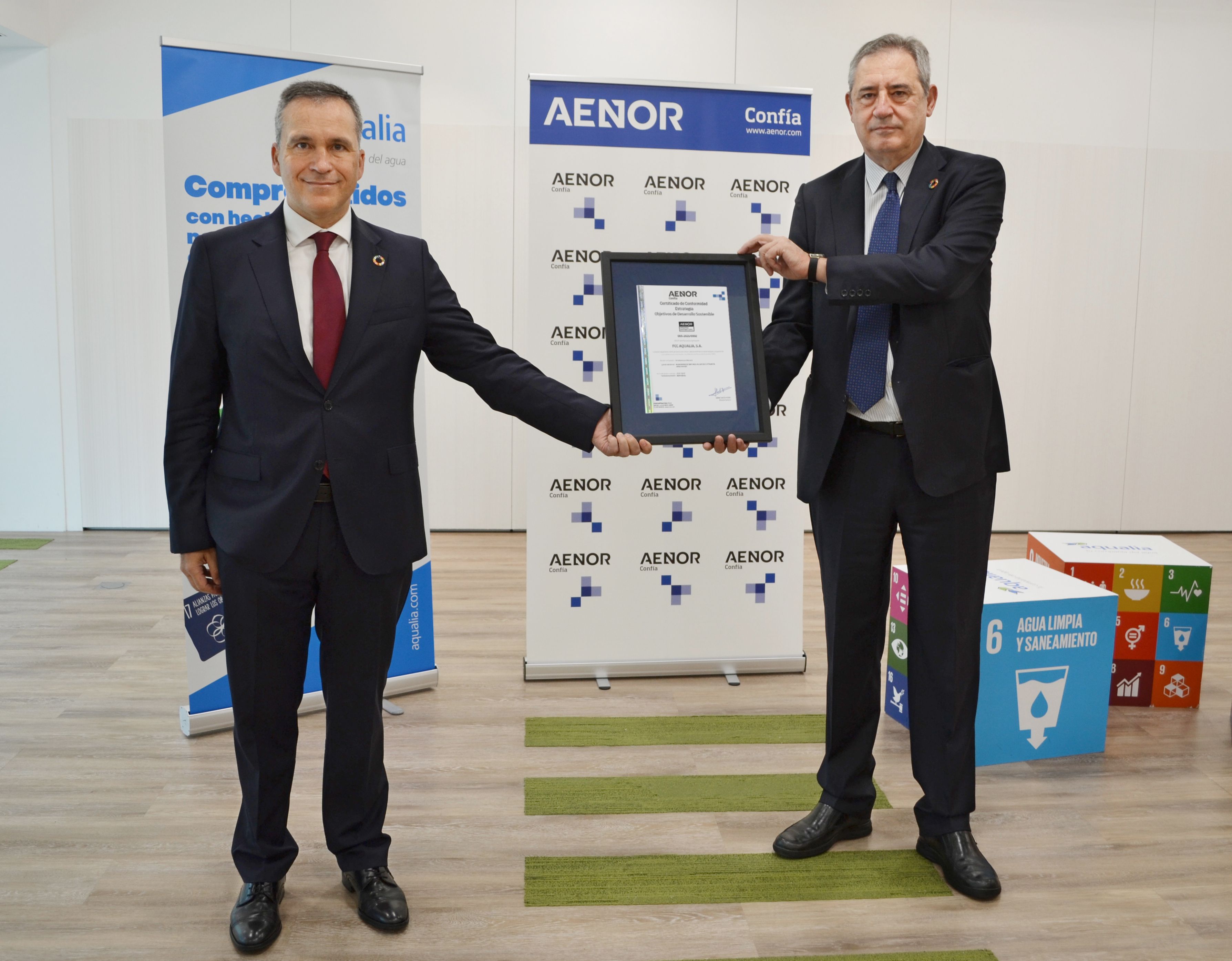 Rafael García Meiro, CEO de AENOR, y Félix Parra, CEO de Aqualia.