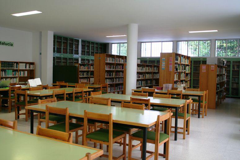 Imagen de la biblioteca municipal del IES Padre Luis Coloma.
