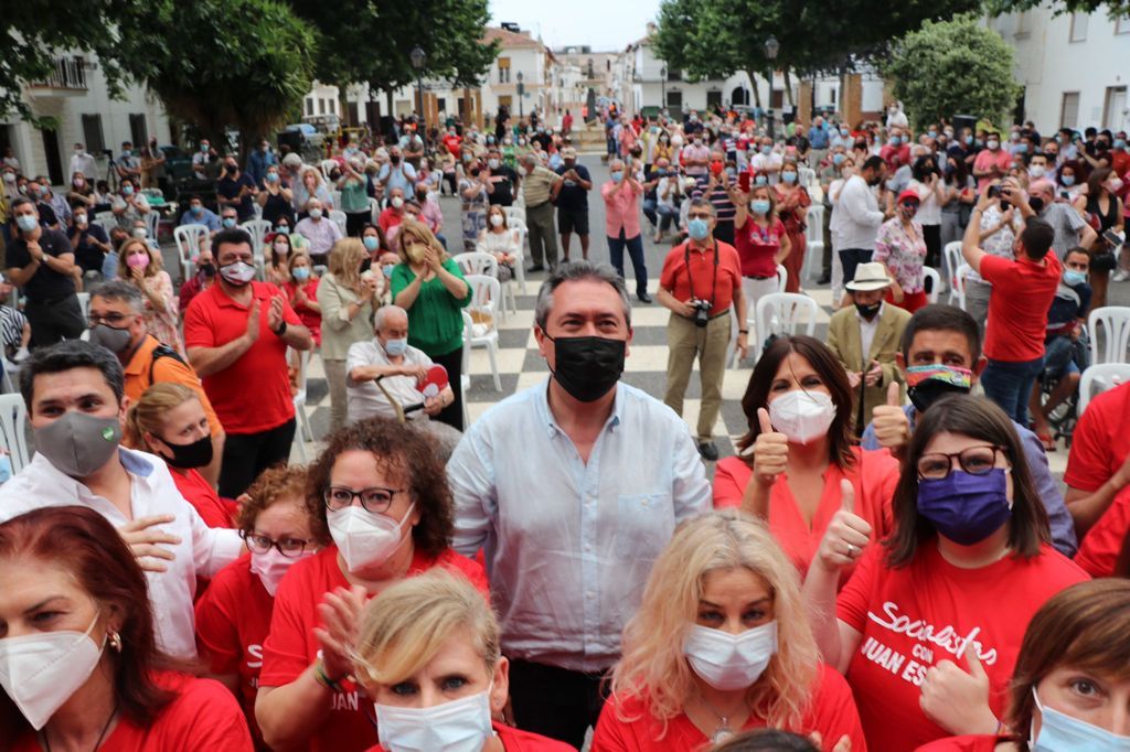 Espadas, en un acto de su campaña de primarias.