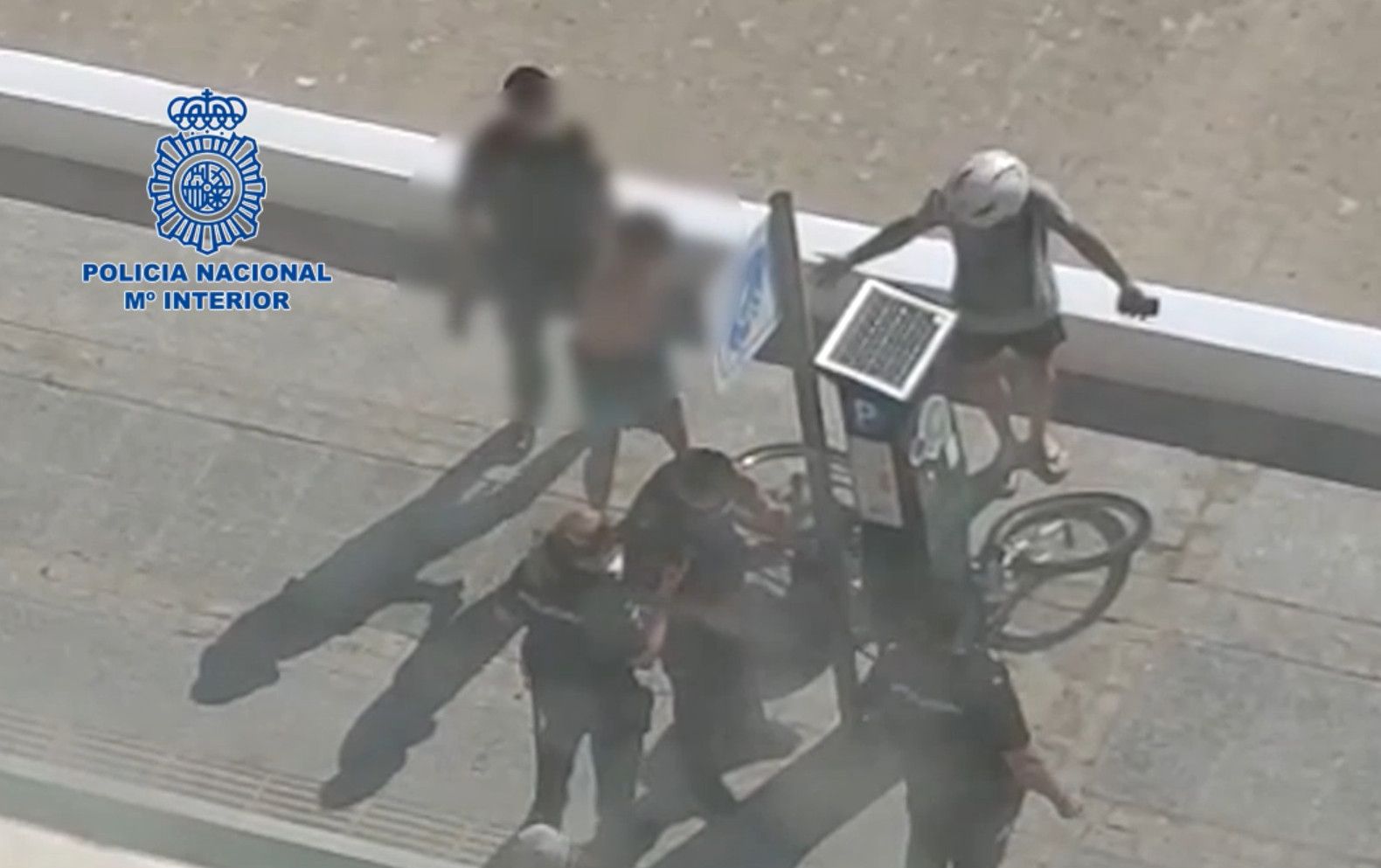 Hurto en la playa Victoria de Cádiz. "Castigo de prisión para los pequeños hurtos si el ladrón es reincidente"