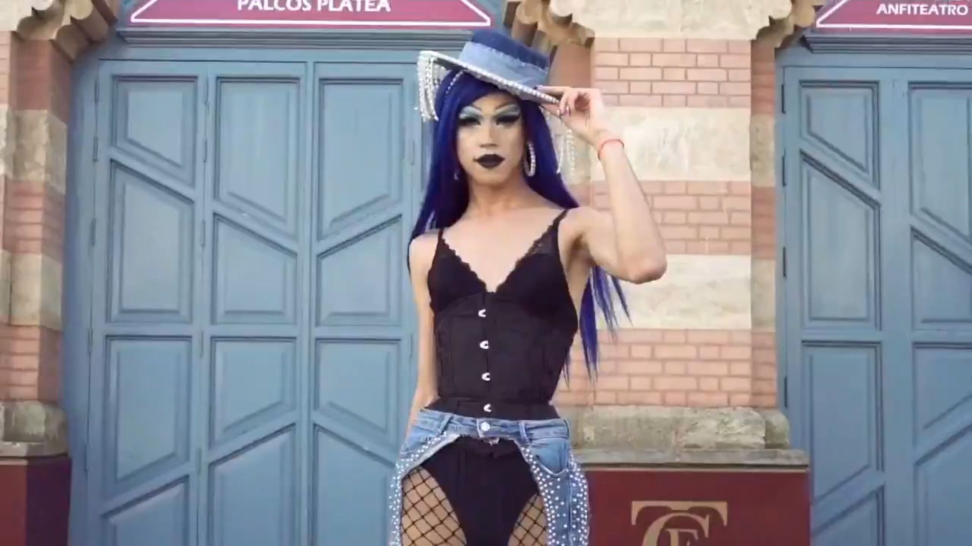 Un momento del video de Orochi.