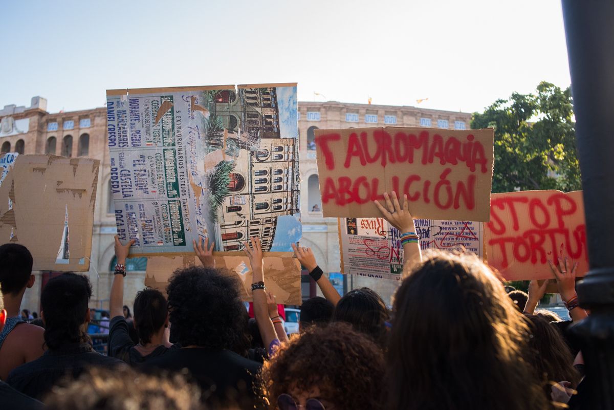 Una manifestación contra los toros en una imagen de archivo. Una manifestación contra los toros en una imagen de archivo.