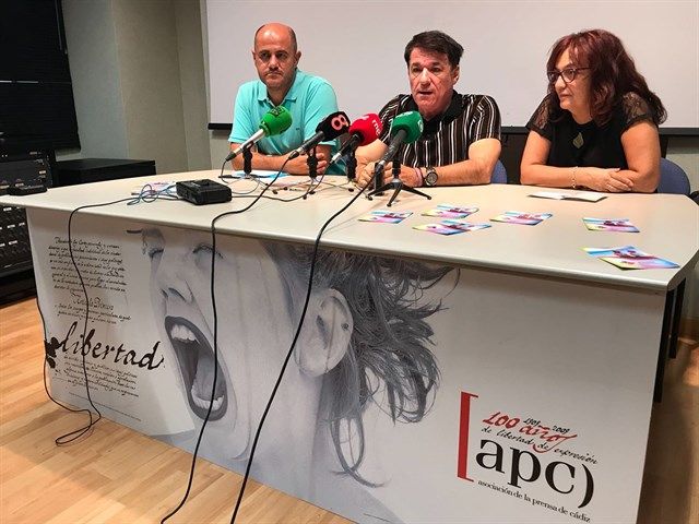 Miembros de Afasode, en rueda de prensa.