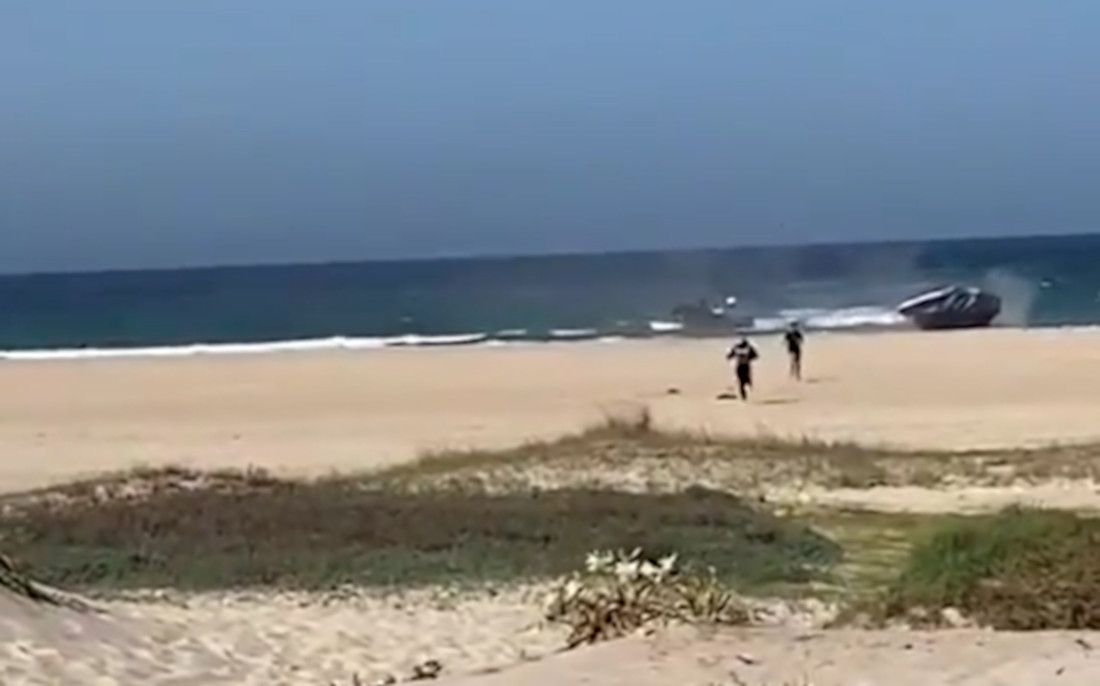 El momento de la huida de los dos detenidos.