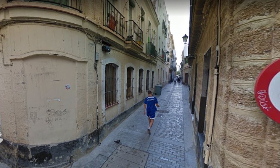 El presunto autor fue detenido en la calle Teniente Andújar, en el barrio de Santa María.