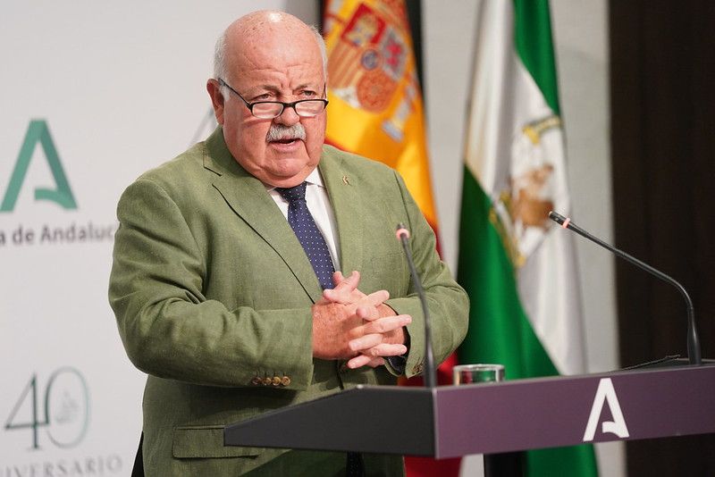 El consejero de Salud de Andalucía, Jesús Aguirre, pide tranquilidad ante la alerta alimentaria por listeria.