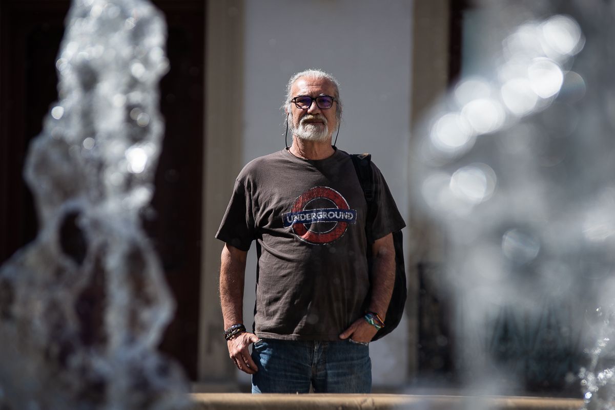 Antonio Santiago posando para una entrevista que ofreció a esta medio. MANU GARCÍA