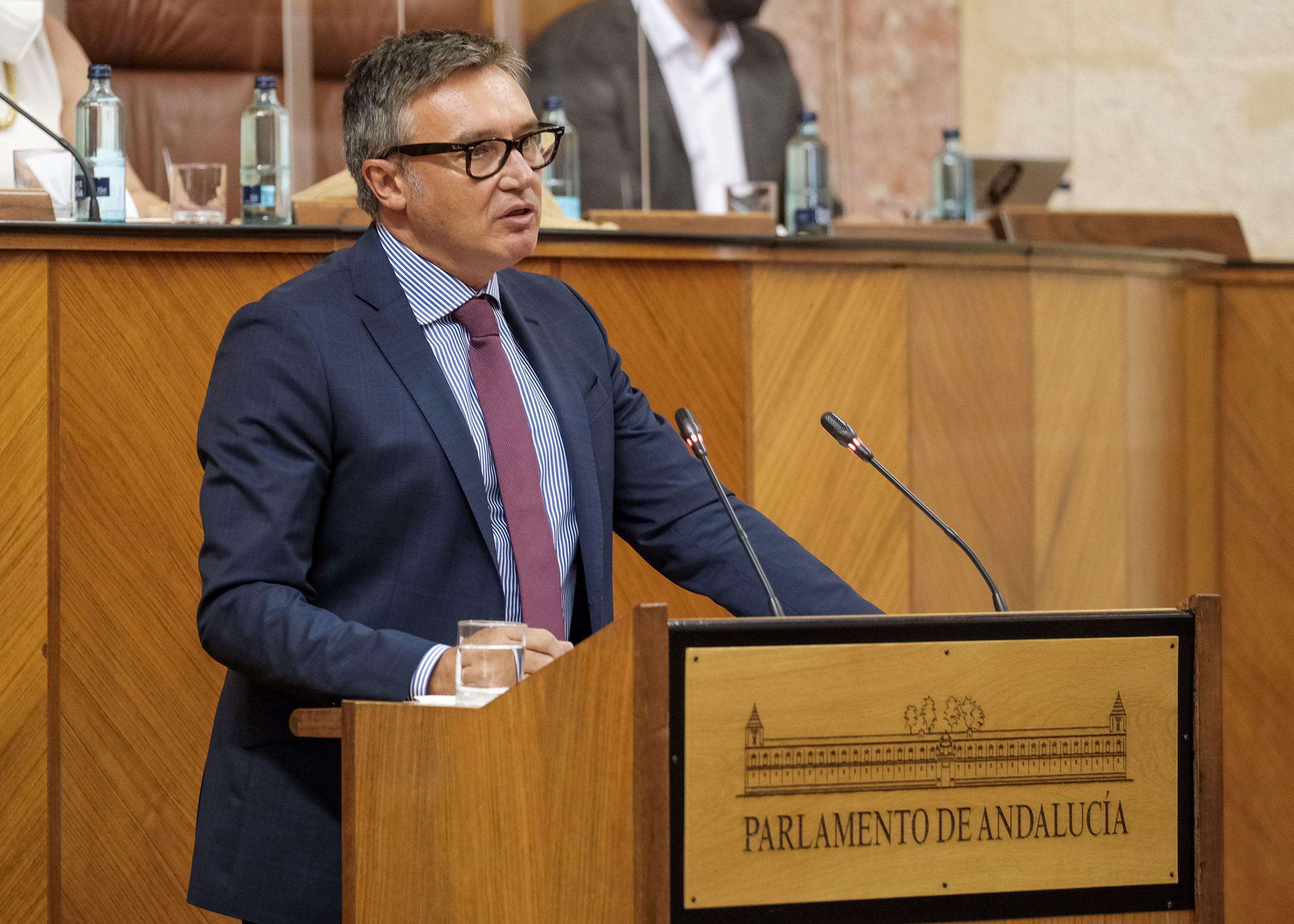 Manuel Gavira, portavoz del Grupo Parlamentario Vox en Andalucía, interviene en el debate. PARLAMENTO