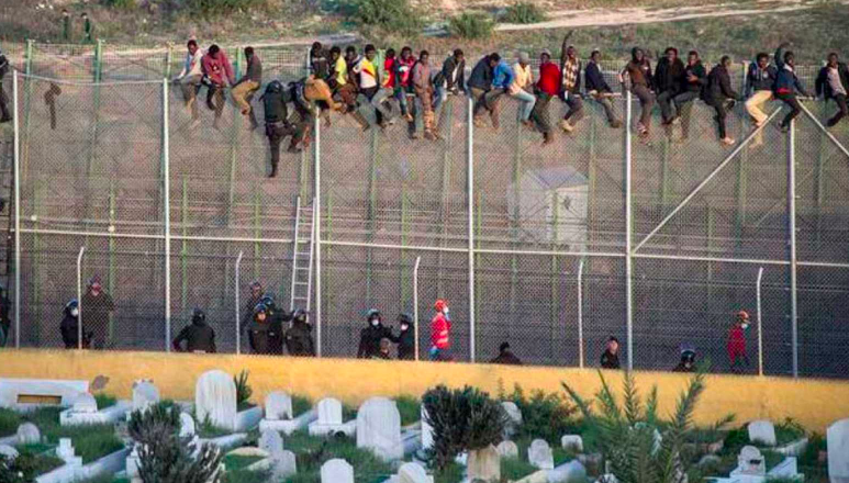 miembro familia Amplia gama Critican la condena a 9 inmigrantes por saltar la valla de Ceuta: "Su  objetivo es imponer un castigo ejemplarizante"
