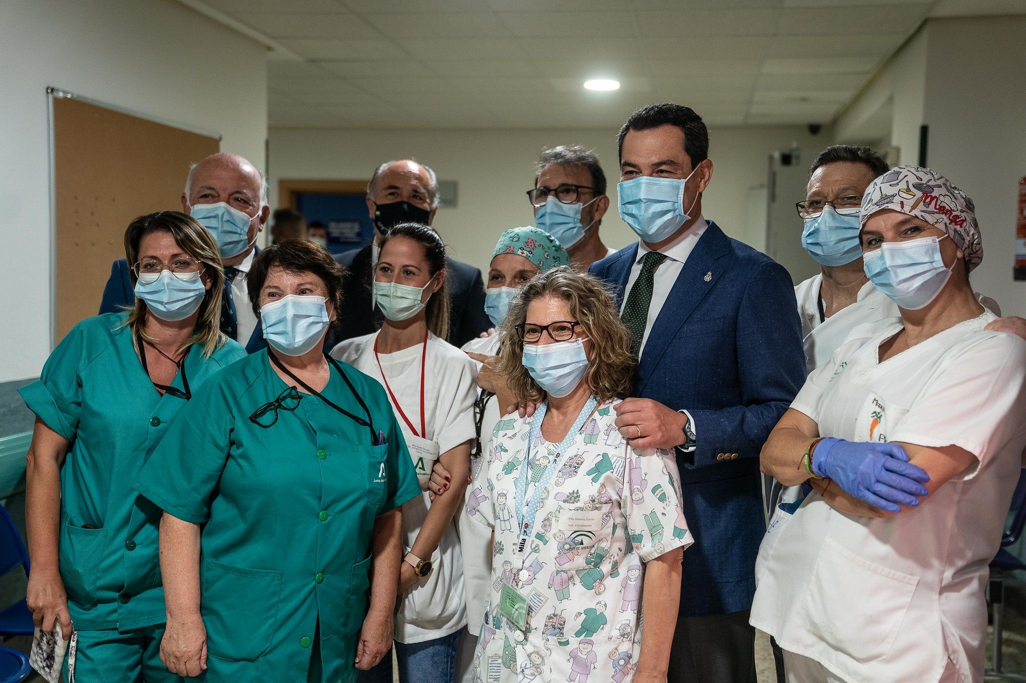 Moreno, en una visita al Hospital Punta de Europa, asegura que 33 millones de la inversión anunciada irán para Algeciras.