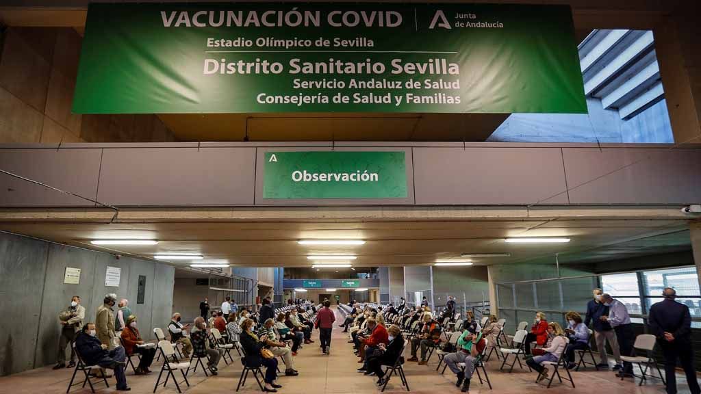 En La Cartuja de Sevilla ha habido capacidad para poner 16.000 vacunas diarias. JUNTA