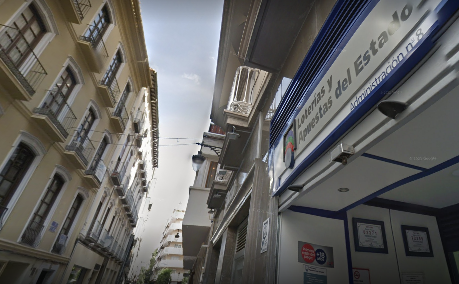 Administración de Loterías número 8 de Granada, donde se selló el boleto de Euromillones. GOOGLE MAPS