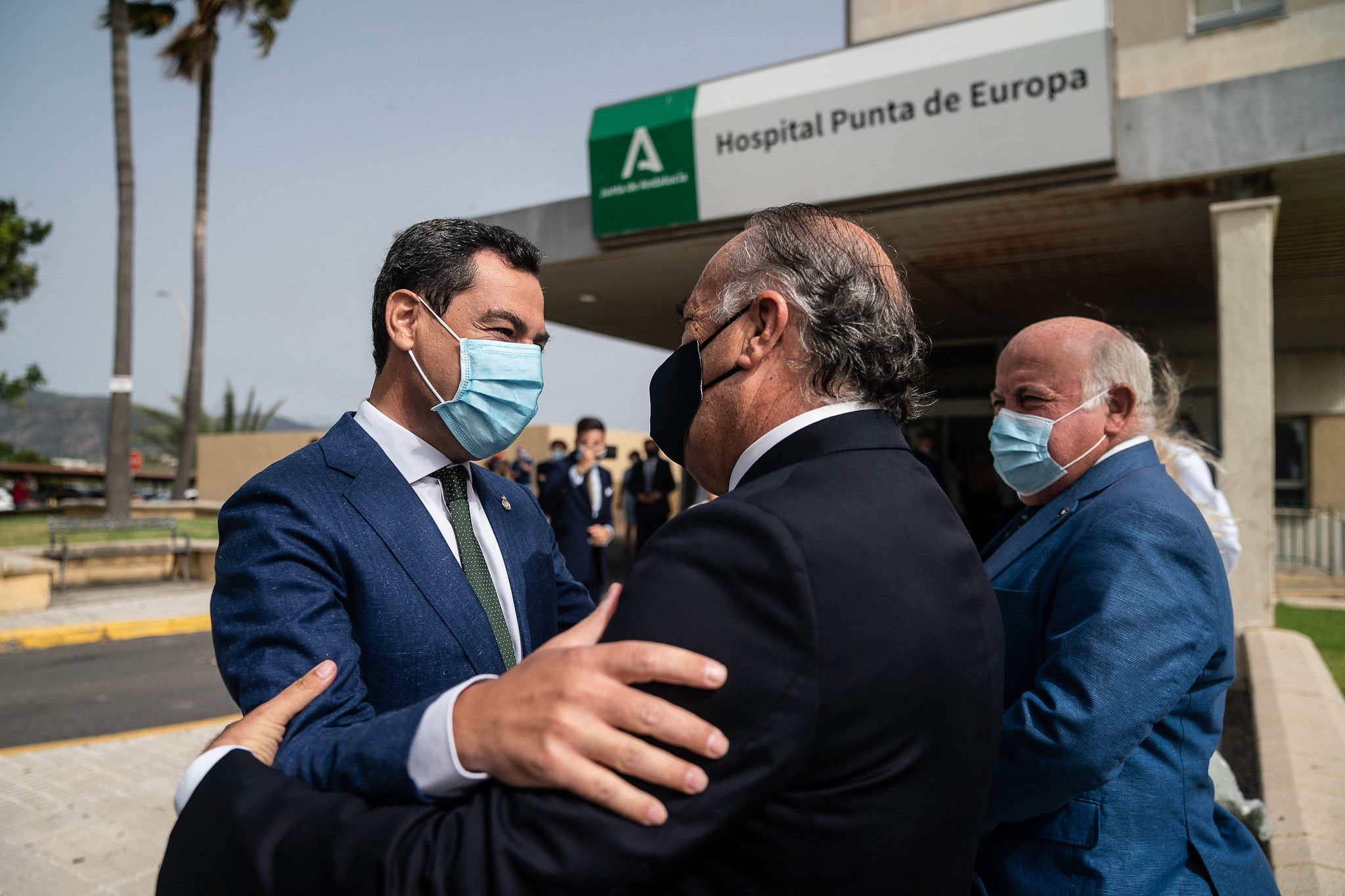 Moreno Bonilla, este pasado lunes en el Punta de Europa de Algeciras, en presencia del consejero de Salud, Jesús Aguirre. JUNTA