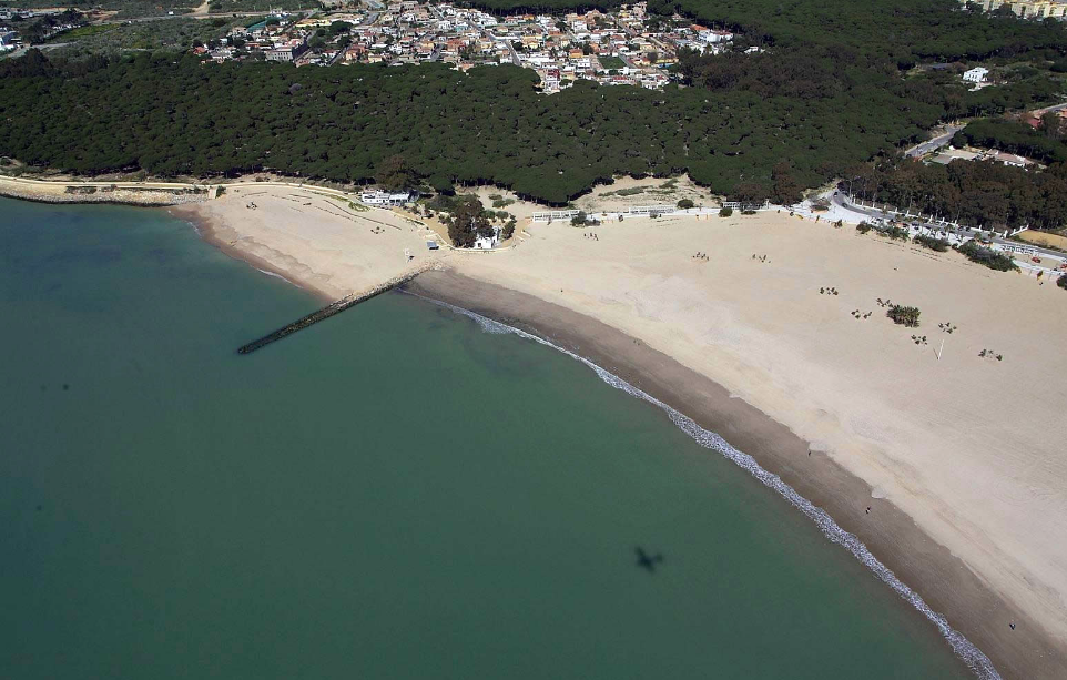 Vista aérea de la playa de La Puntilla. FOTO: TURISMO DE CÁDIZ