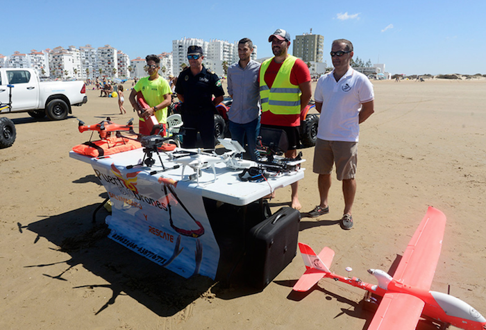 Presentación de los drones que vigilan las playas de El Puerto.