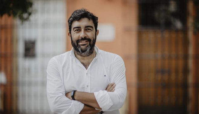 El presidente ante la sede de la calle Curtidores. El presidente ante la sede de la calle Curtidores.