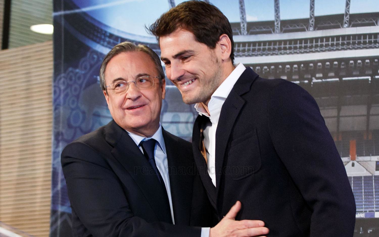 Florentino Pérez con Iker Casillas, en 2015.
