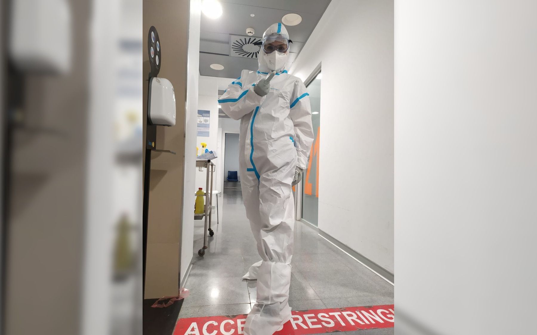 Isabel Núñez, con un EPI desde la UCI.