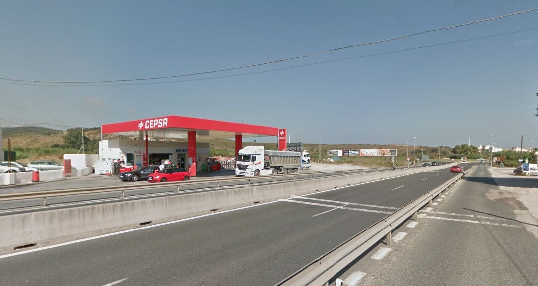 La gasolinera a la entrada de Torreguadiaro (San Roque), donde ha fallecido el jerezano de 49 años.