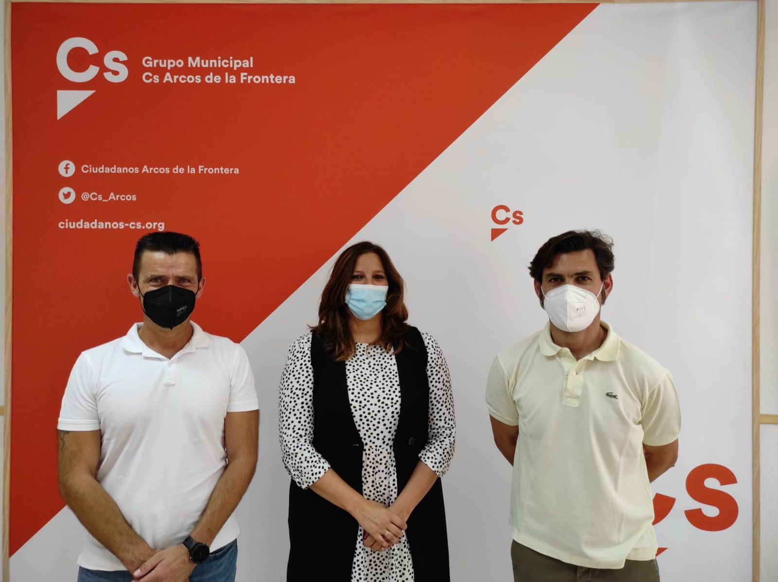 Estefanía Brazo, con Juan Antonio Sánchez e Isaac Gil.