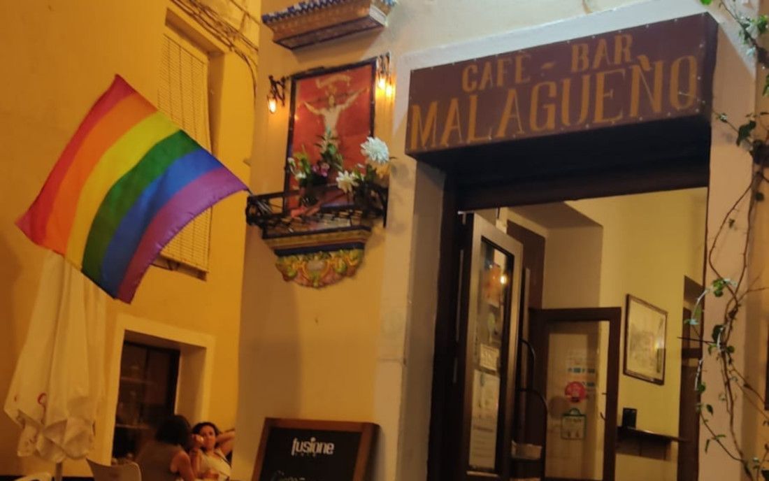 La bandera LGTBI en El Malagueño.
