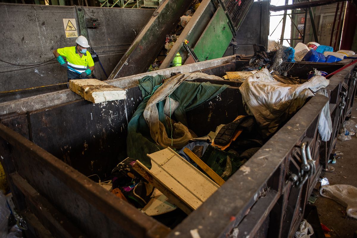Trabajadores en la planta de Las Calandrias de Jerez. Trabajadores en la planta de Las Calandrias de Jerez.