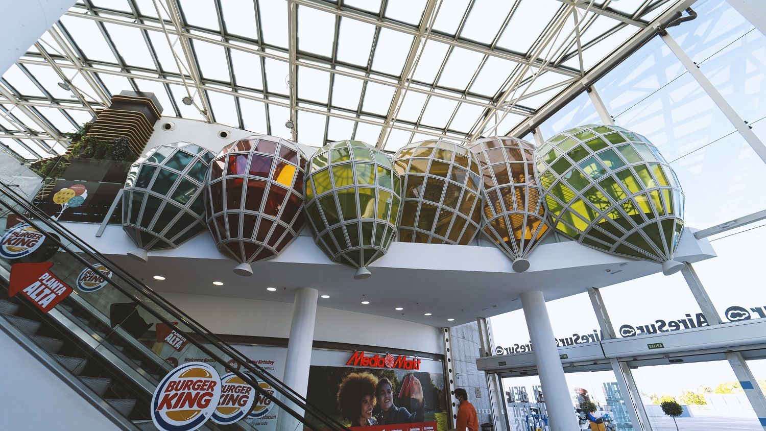 Ludoteca colgante en el centro comercial AireSur de Sevilla.