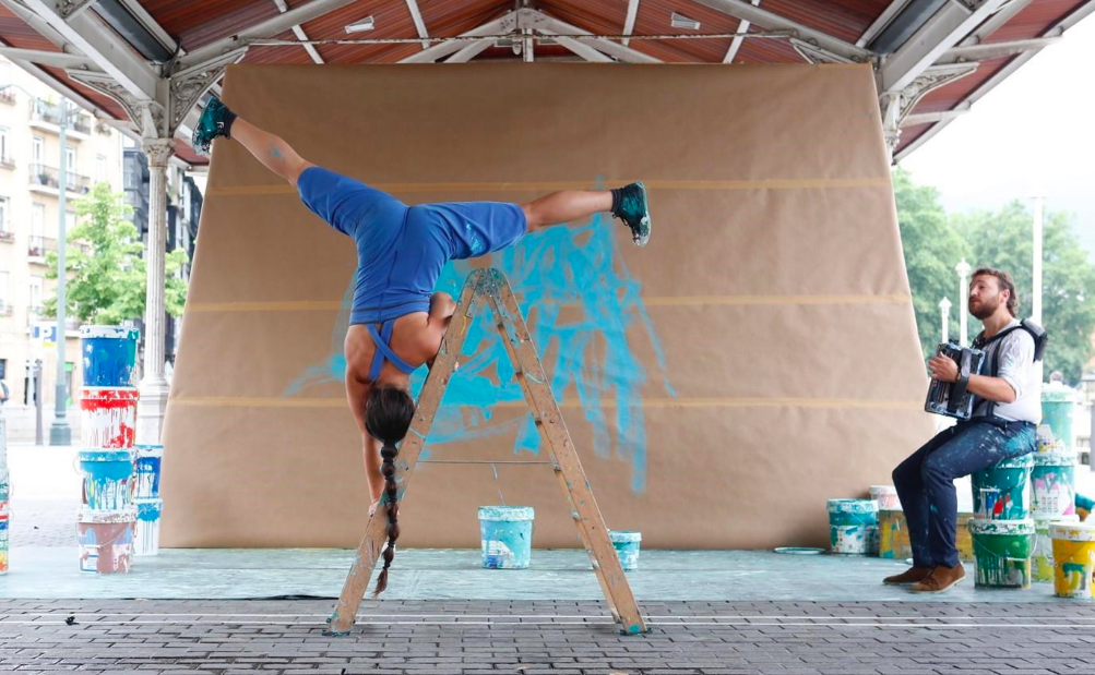 Una representación teatral callejera. 