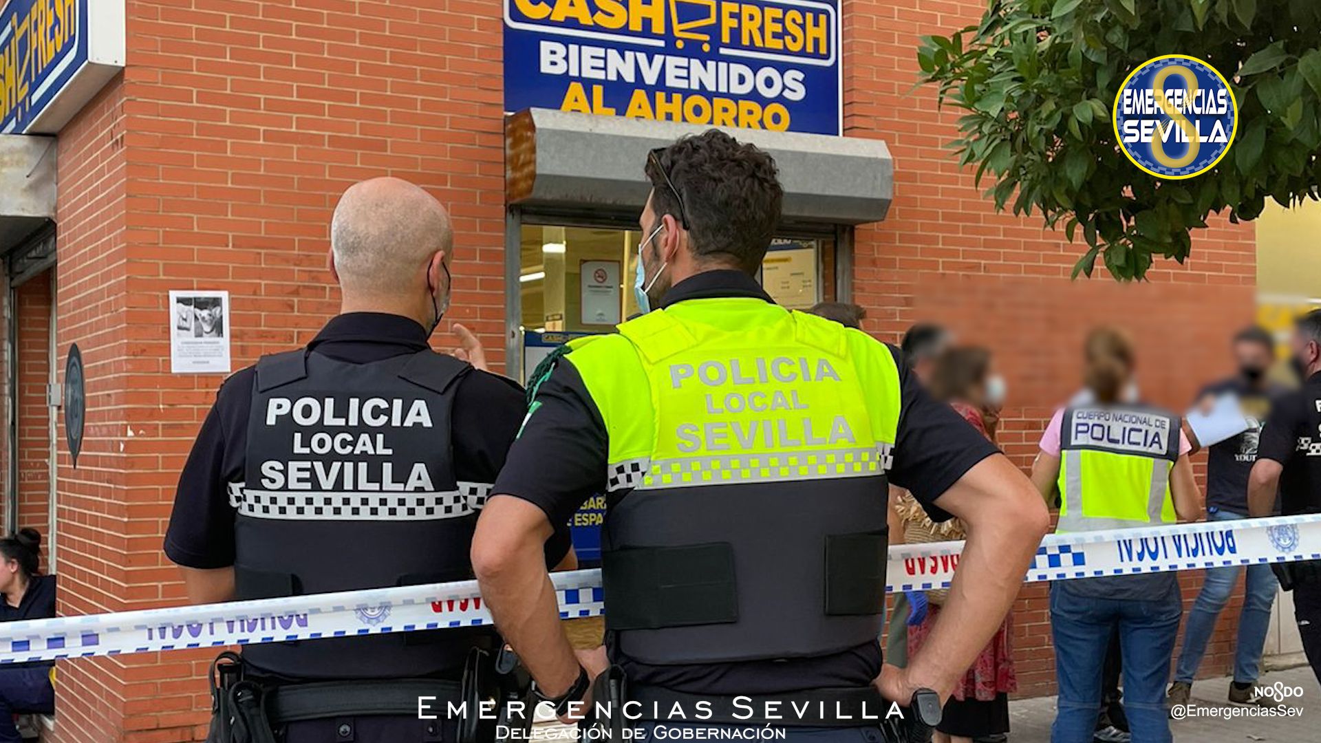 La Policía, en el lugar del atraco en Sevilla.