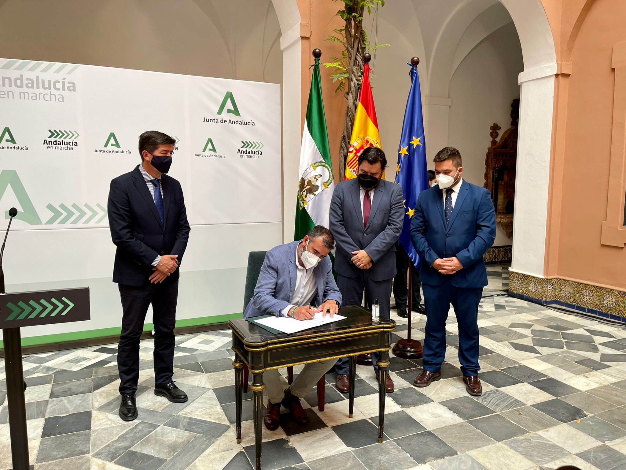 Firmado del acuerdo PFEA entre Diputación y la Junta.