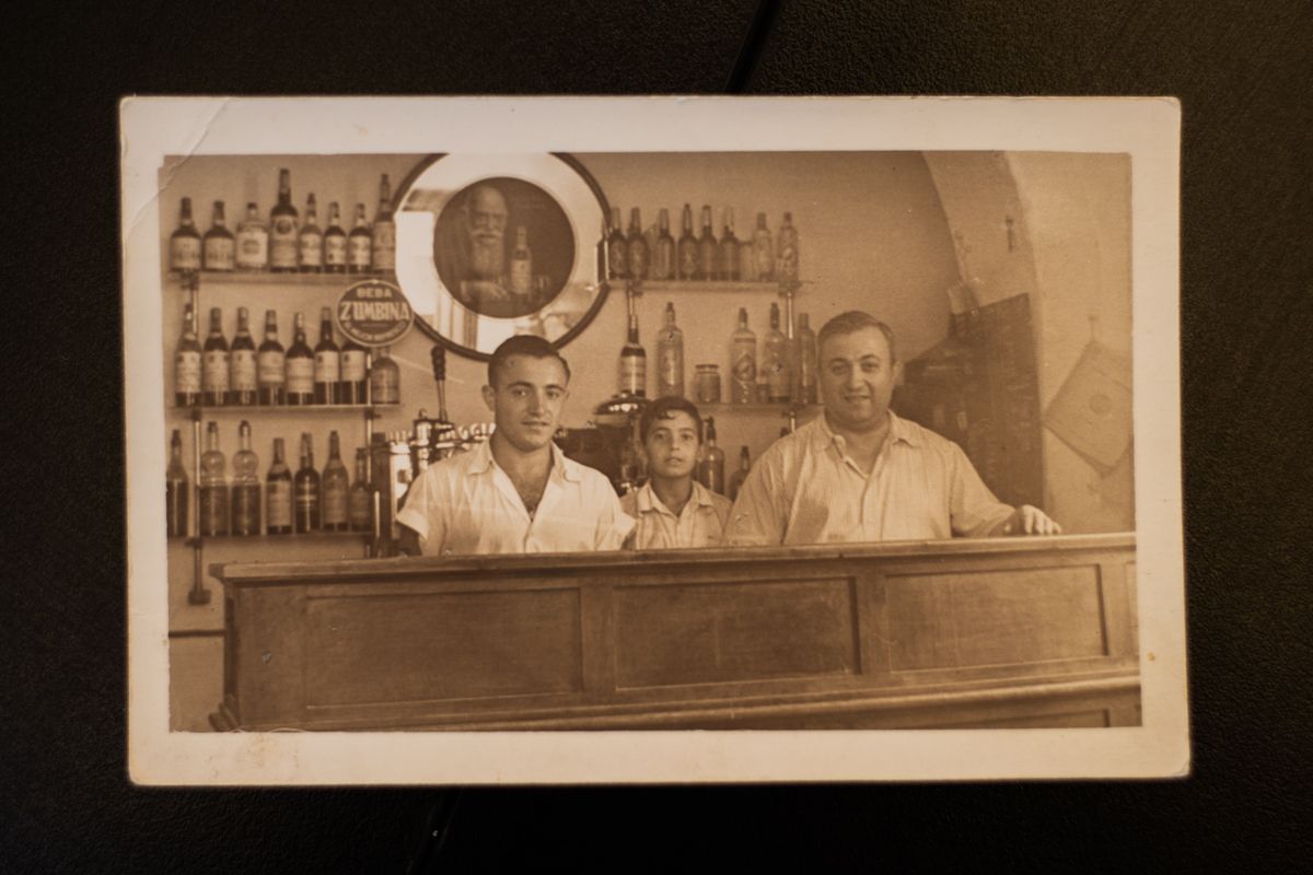 Foto antigua de Maximiliano Sordo junto a su padre Ángel Sordo.