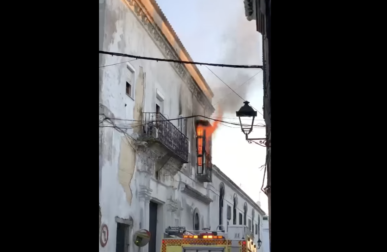 Dos fallecidos en el incendio en una casa del Barrio Alto de Sanlúcar. COSTA NOROESTE TV