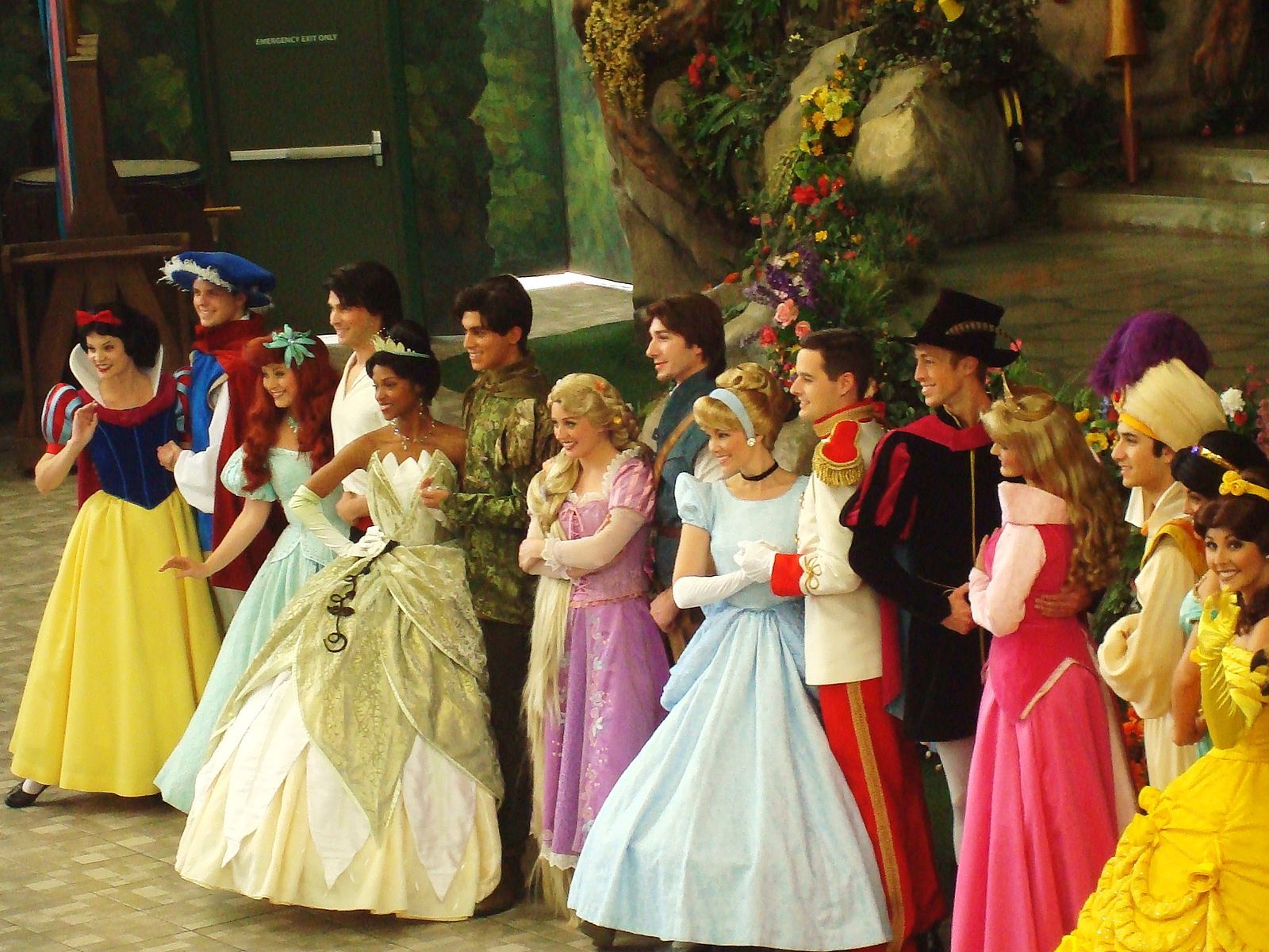 Actores y actrices vestidos de personajes de Disney: FOTO: MYDISNEYADVENTURES