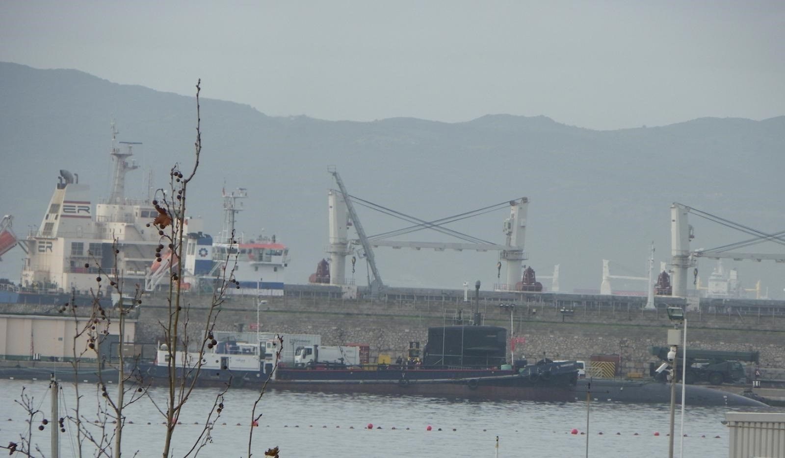 Submarino nuclear atracado en Gibraltar.